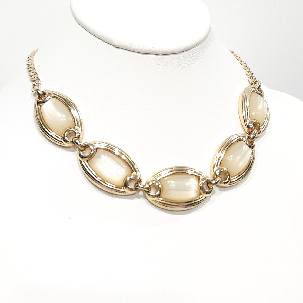 Christian Dior Vintage Ivory Lucite Gold-tone Link Chain Necklace 1970s 1980s - Picture 5 of 16